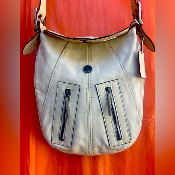 Guess messenger bag envelope style - Picture 2 of 14